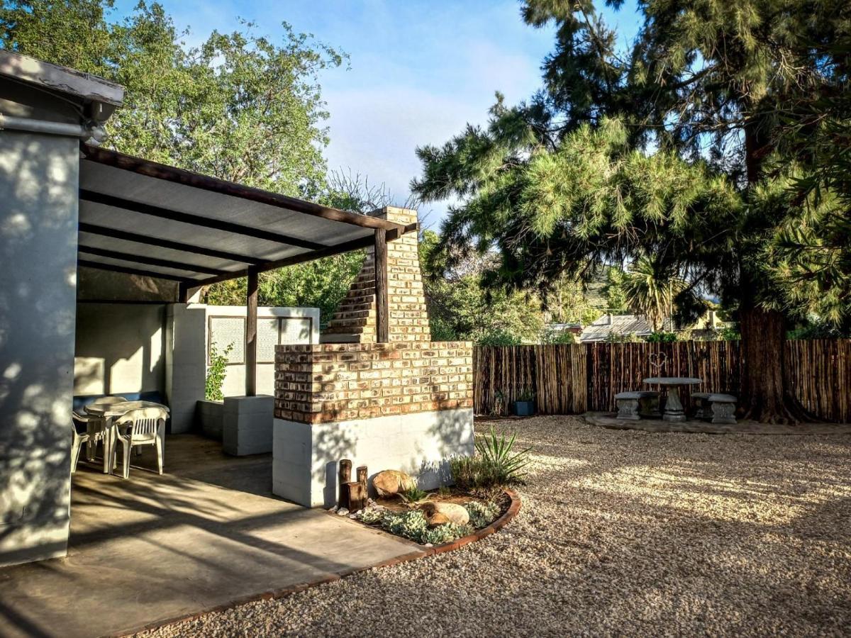 18 On Mark Willowmore Exterior photo