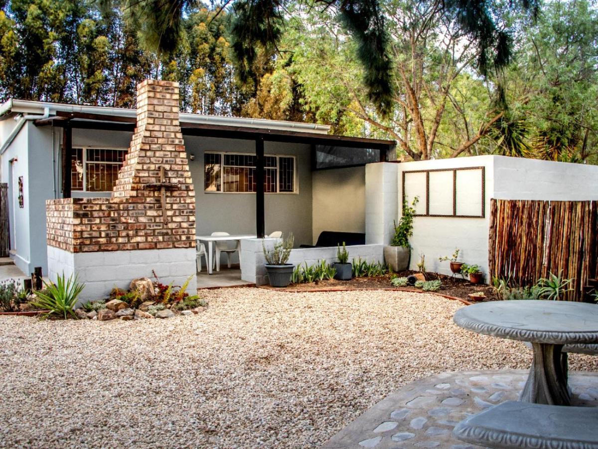 18 On Mark Willowmore Exterior photo