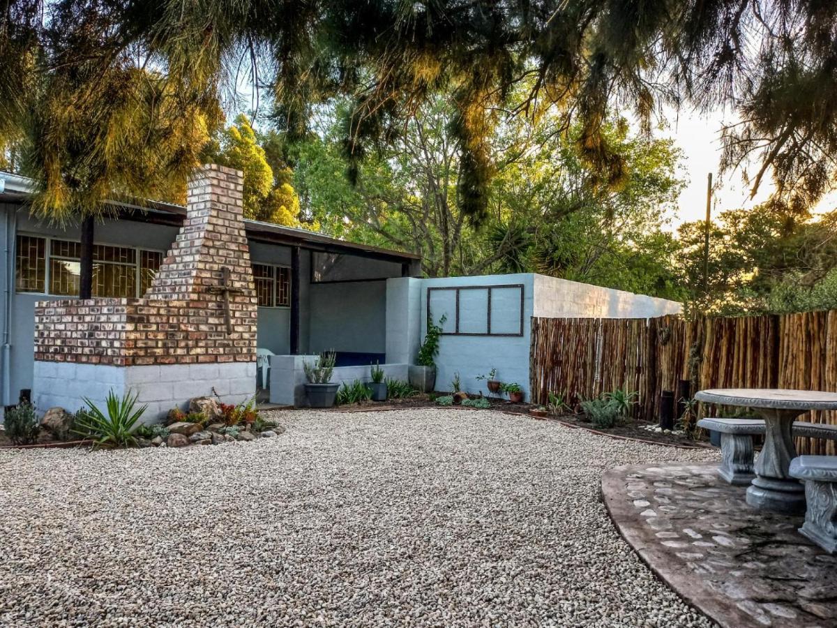 18 On Mark Willowmore Exterior photo